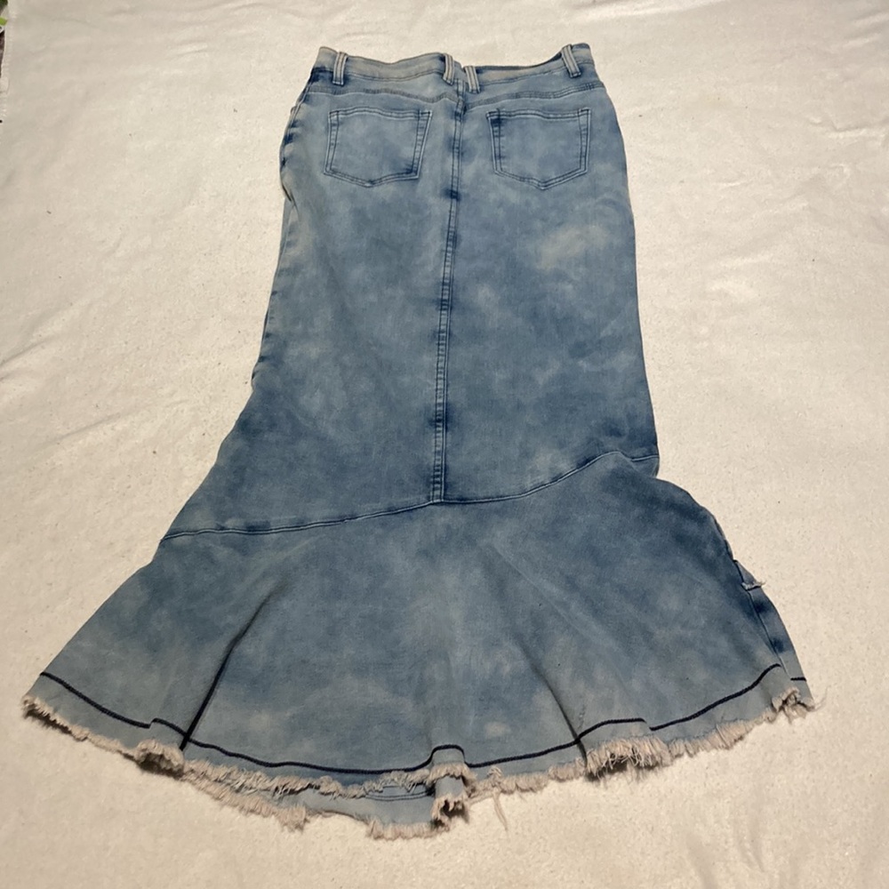 Andrea Women’s Mermaid Faded Blue Denim Layered Ruffles Maxi Skirt - Picture 3 of 7